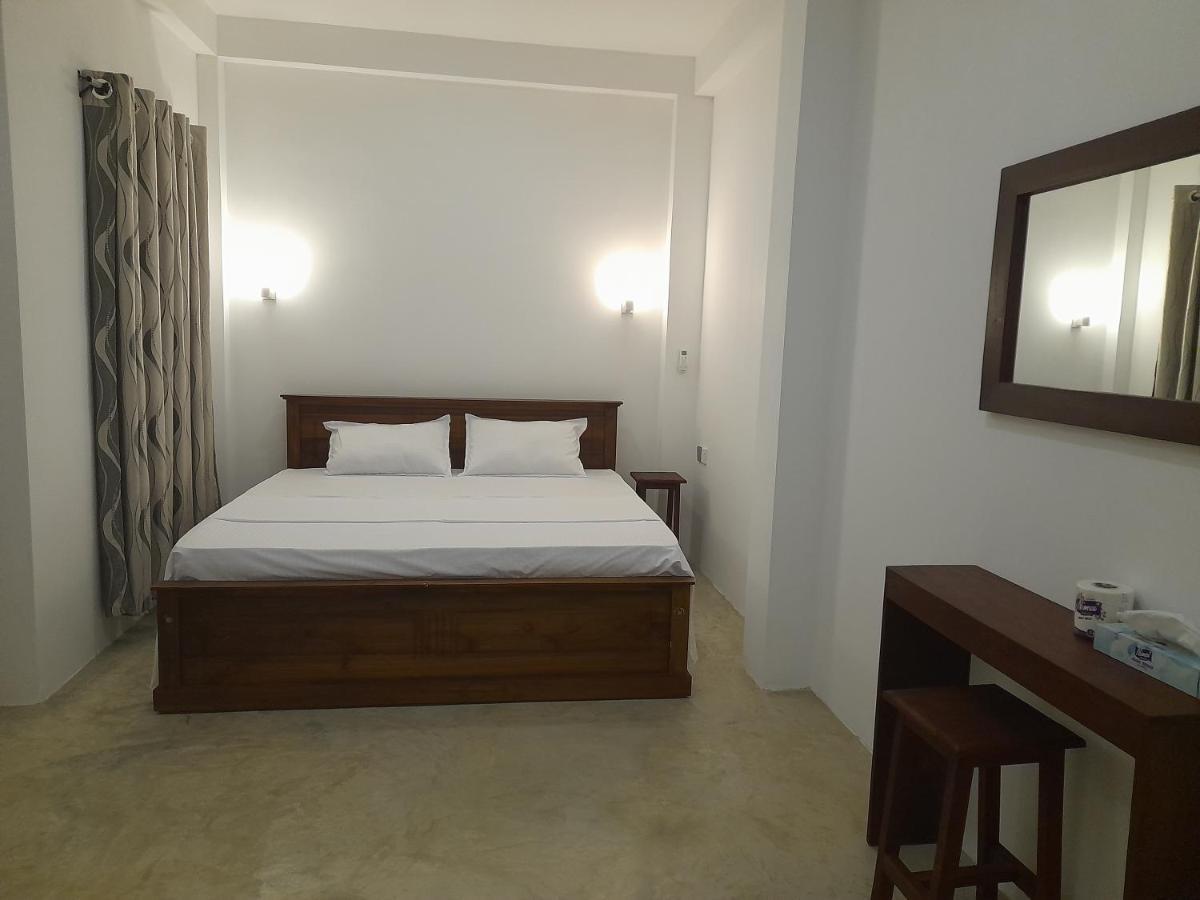Gloria Inn Negombo Exterior photo