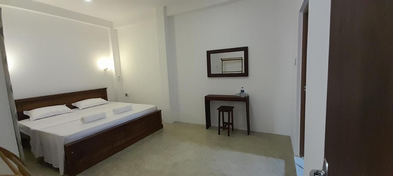 Gloria Inn Negombo Exterior photo