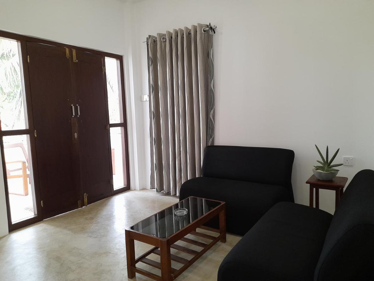 Gloria Inn Negombo Exterior photo