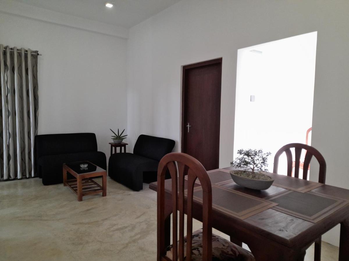 Gloria Inn Negombo Exterior photo